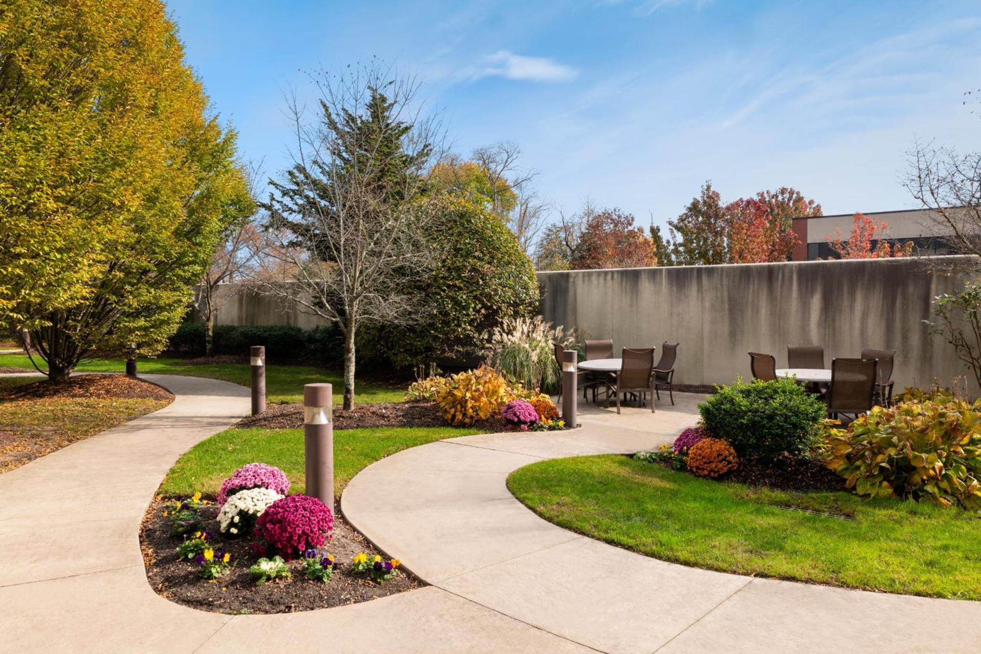 Courtyard Wall At Monmouth Shores Corporate Park Bagian luar foto